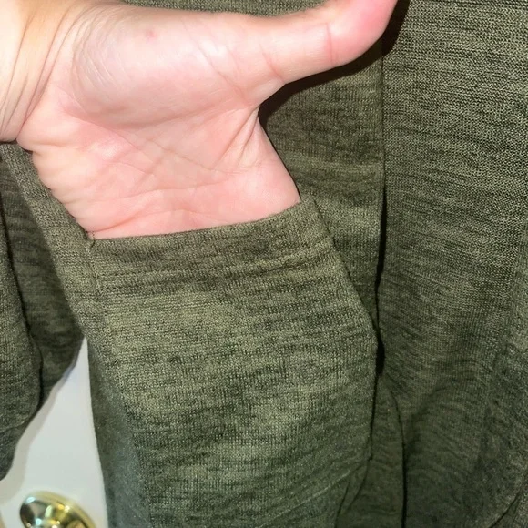 Button back cardigan • size small - Picture 5 of 5